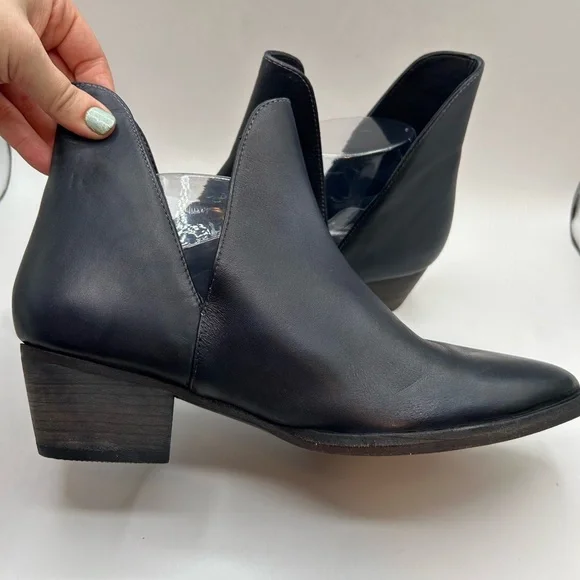 NEW Free People Charm Double V Ankle Bootie  Blue Leather Stacked Heel Size 39.5 - Picture 6 of 13